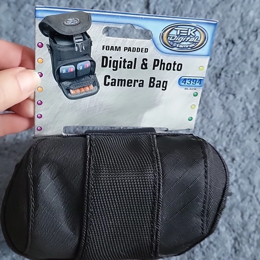 Tek Digital by Tamrac foam padded Camera case, black. Multiple pockets